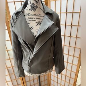 NWT Krisa Revolve Gray Faux Leather Moto Jacket Sz L
